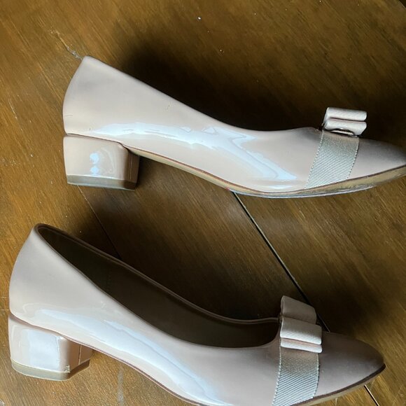 Salvatore Ferragamo beige Vara pump - Picture 5 of 5